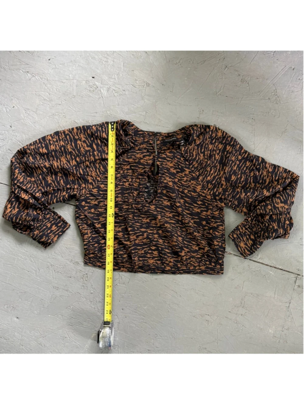 Banana Republic Tiger Print Balloon Sleeve Lightweight Blouse Crop Top L
